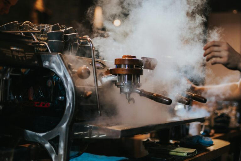Kaffeemaschine entkalken – Anleitung & beste Entkalker 2026